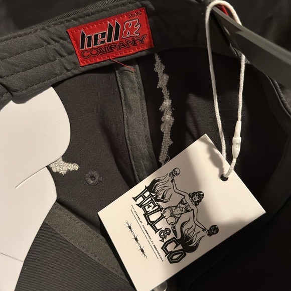 Black Cap - Picture 7 of 8